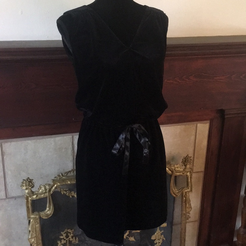 🦊 Tommy Hilfiger velvet romper dress.